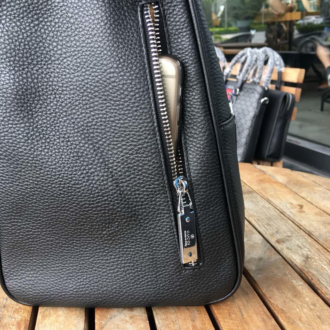 Gucci 986-1 Men Leather Chest Pack Bag Black