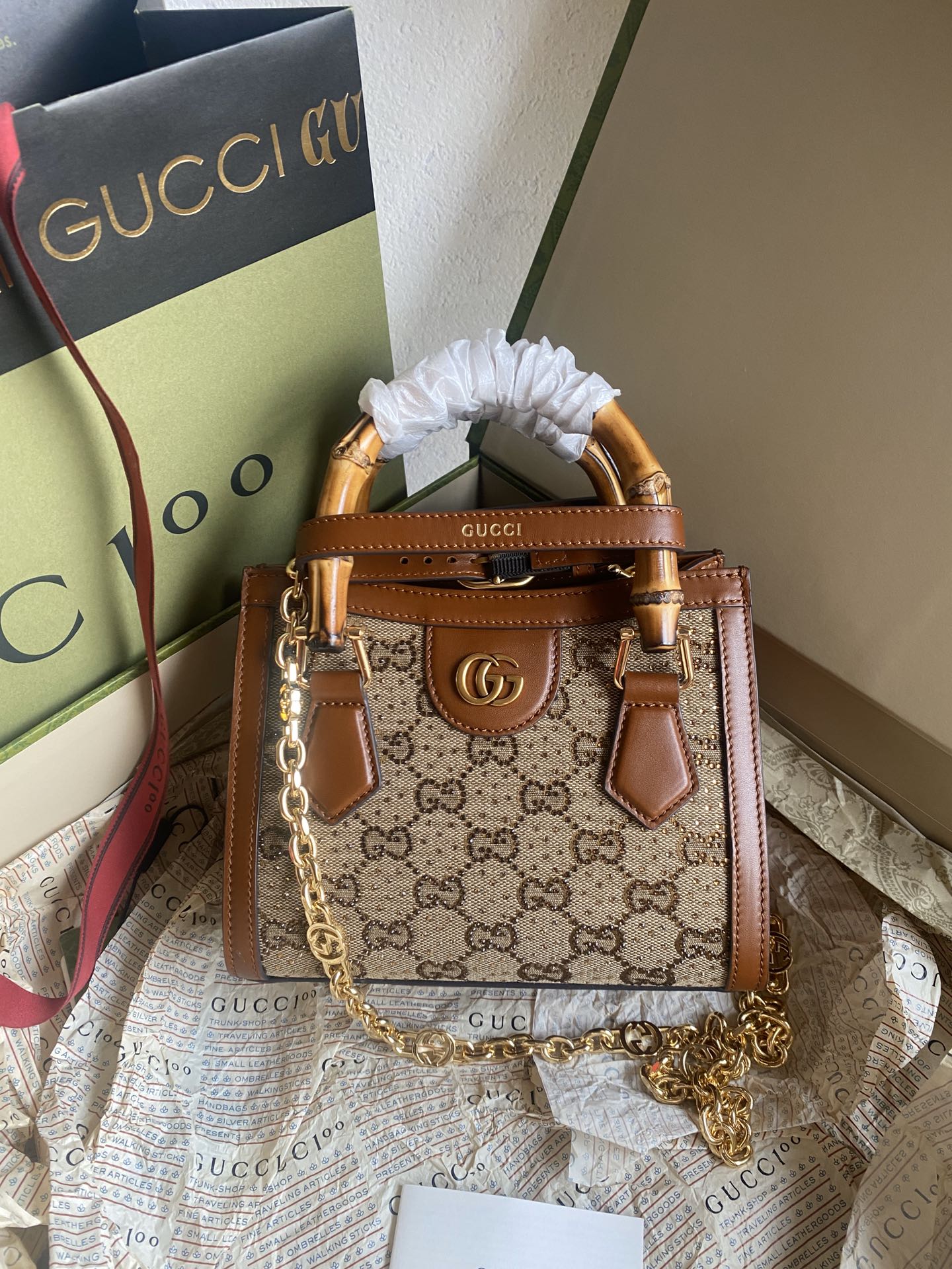 Gucci Diana Mini Tote Bag With Removable chain shoulder Strap