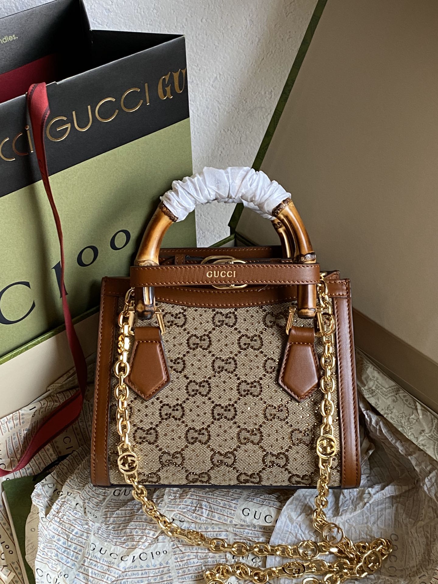 Gucci Diana Mini Tote Bag With Removable chain shoulder Strap