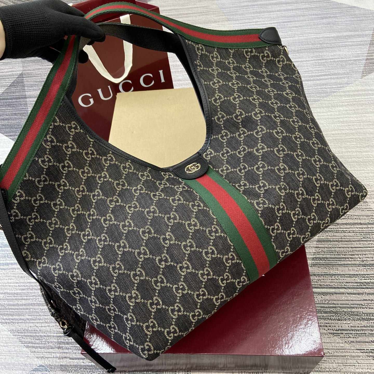 Gucci Giglio Large Tote Bag Variation black GG denim