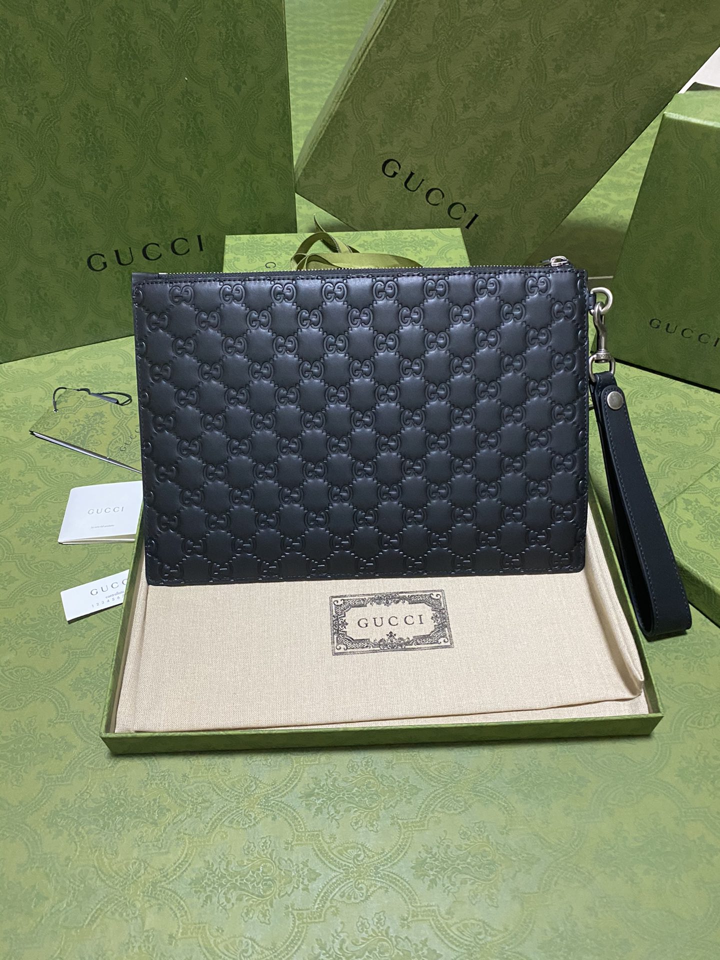 Gucci Men Leather Pouch Bag 473950