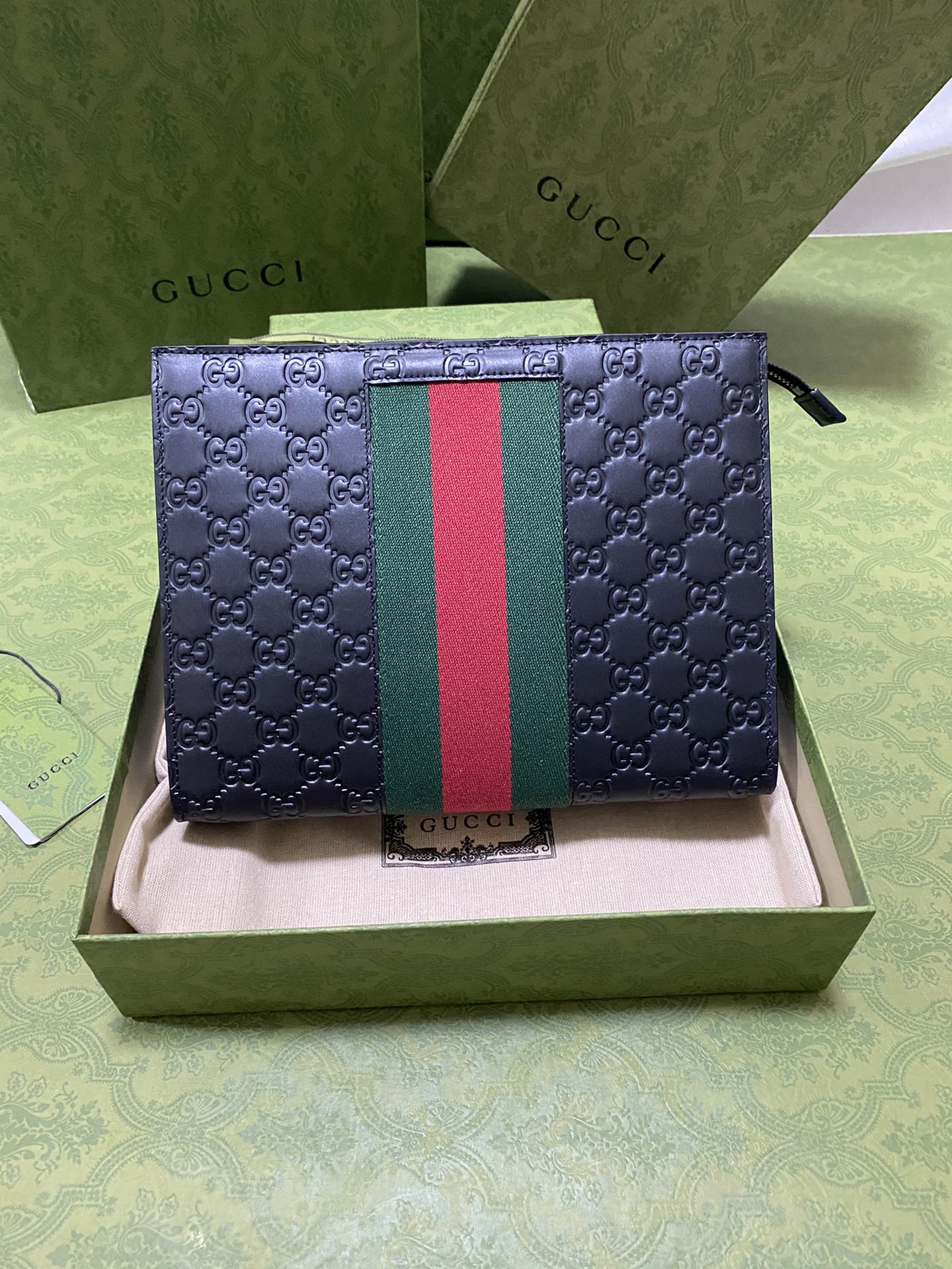 Gucci Men Leather Pouch Bag 475316