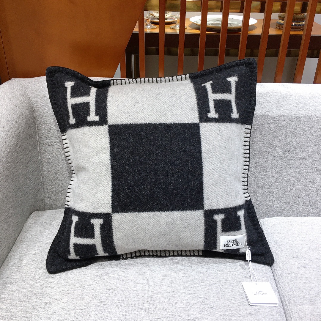 Hermes Avalon Pillow Pillows Black 005