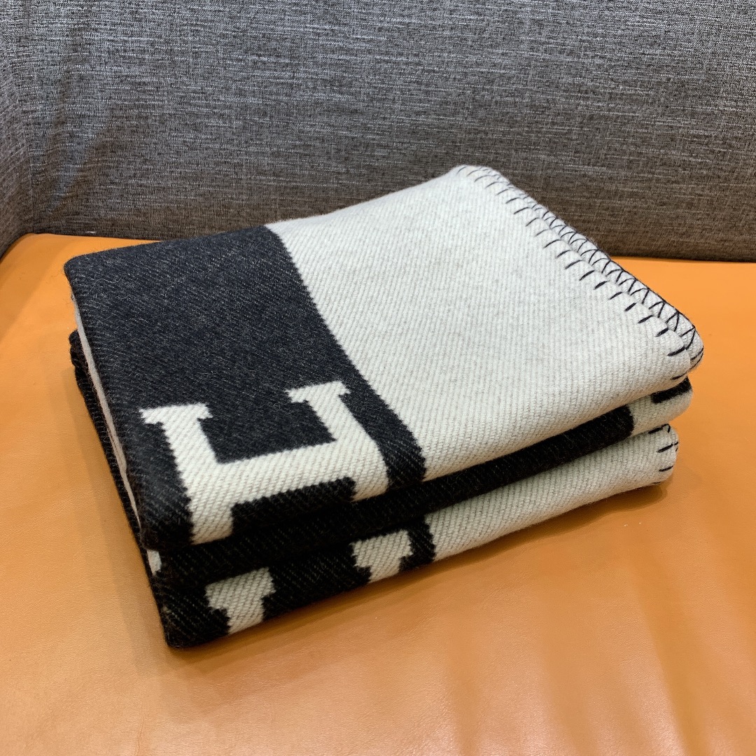 Hermes Avalon Throw Blakets Black 005