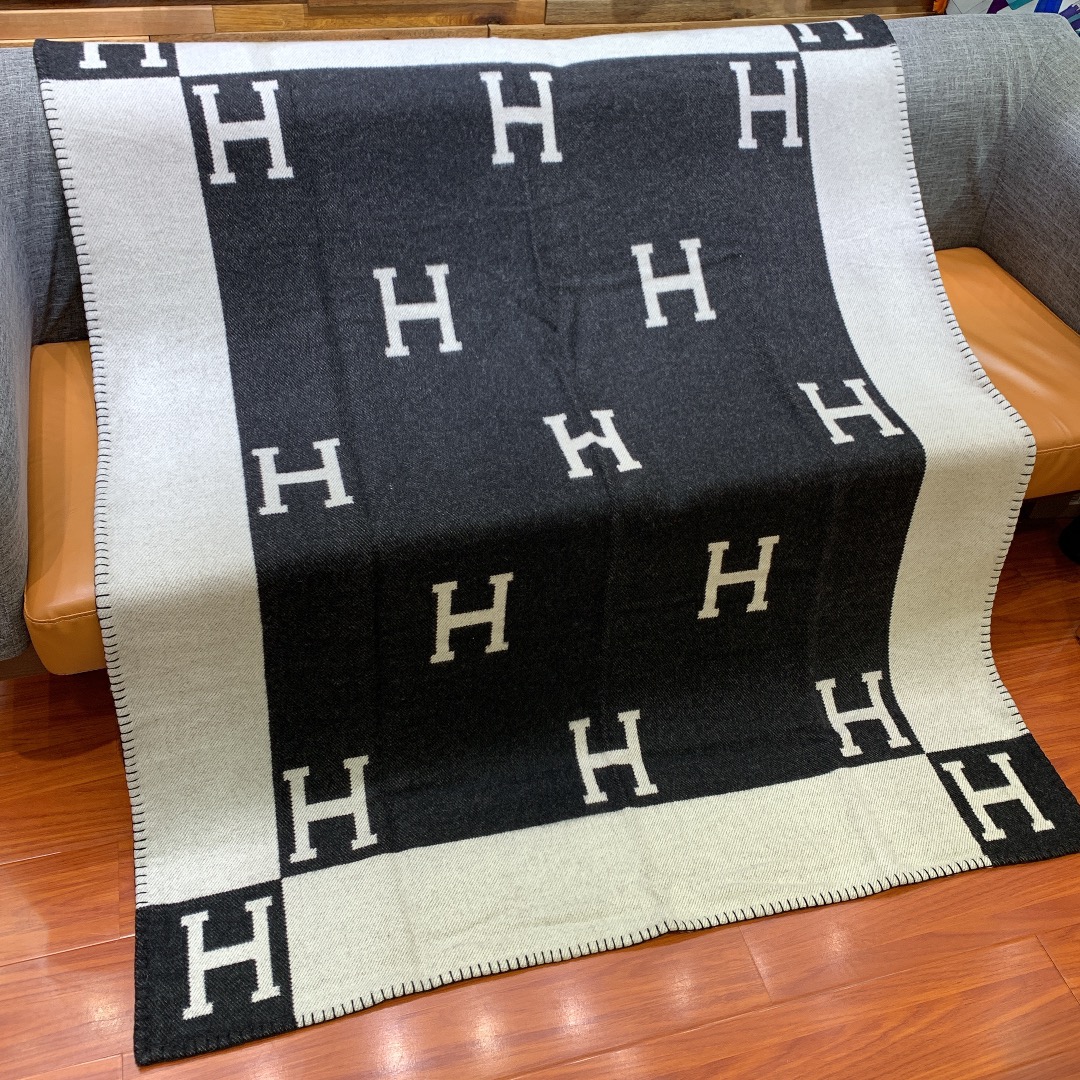 Hermes Avalon Throw Blakets Black 005