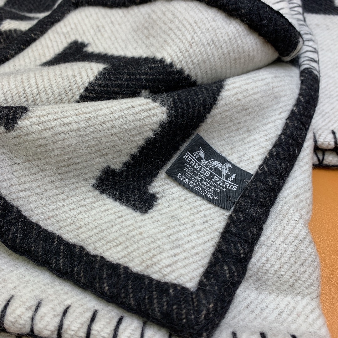 Hermes Avalon Throw Blakets Black 005