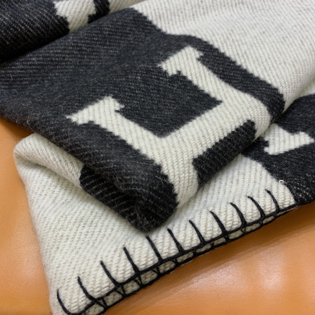 Hermes Avalon Throw Blakets Black 005