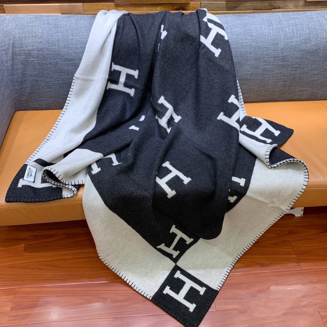 Hermes Avalon Throw Blakets Black 005