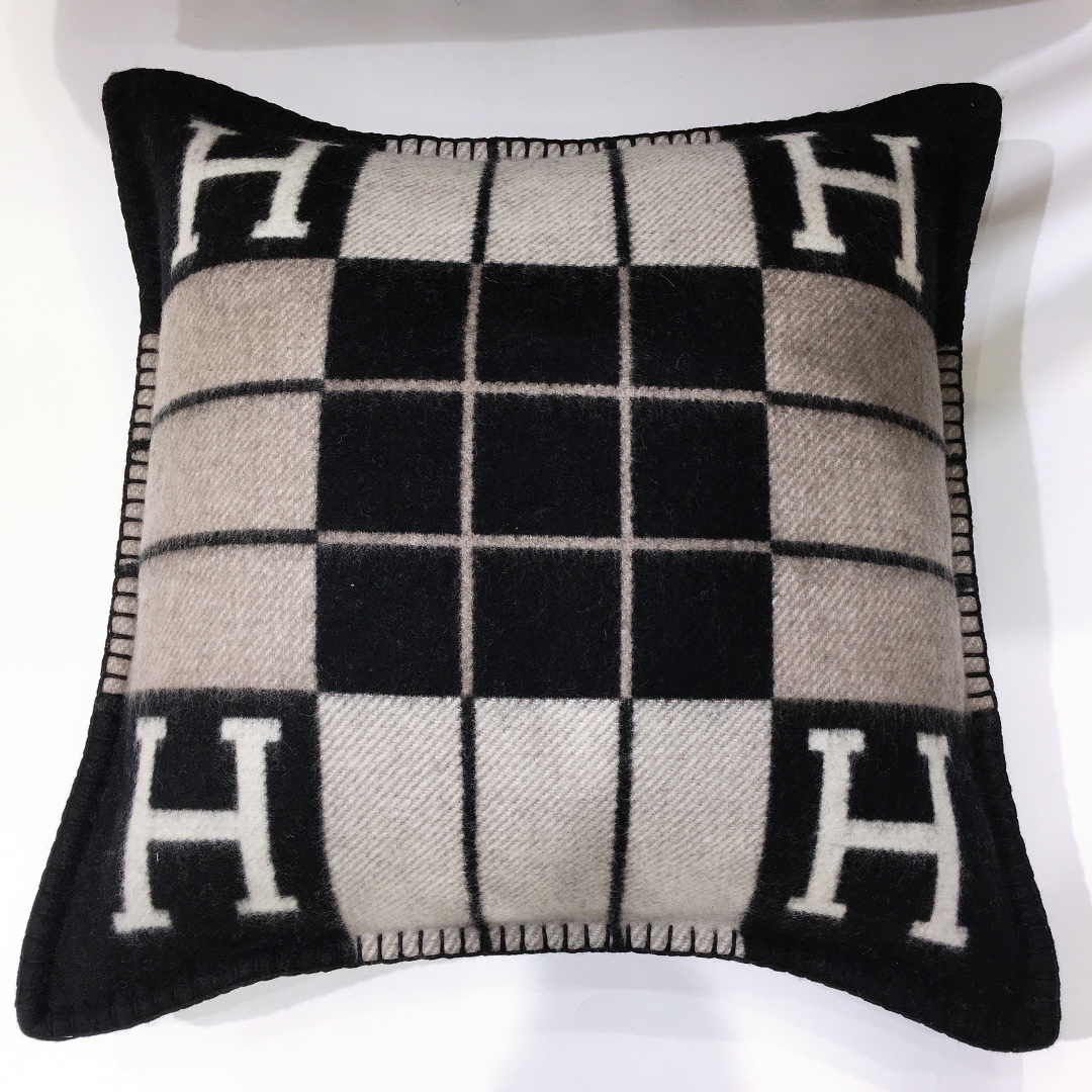 Hermes Avalon iii Pillow Pillows Black 007