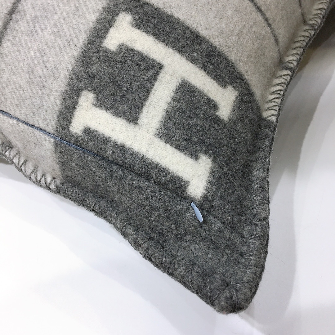 Hermes Avalon iii Pillow Pillows Gray 008