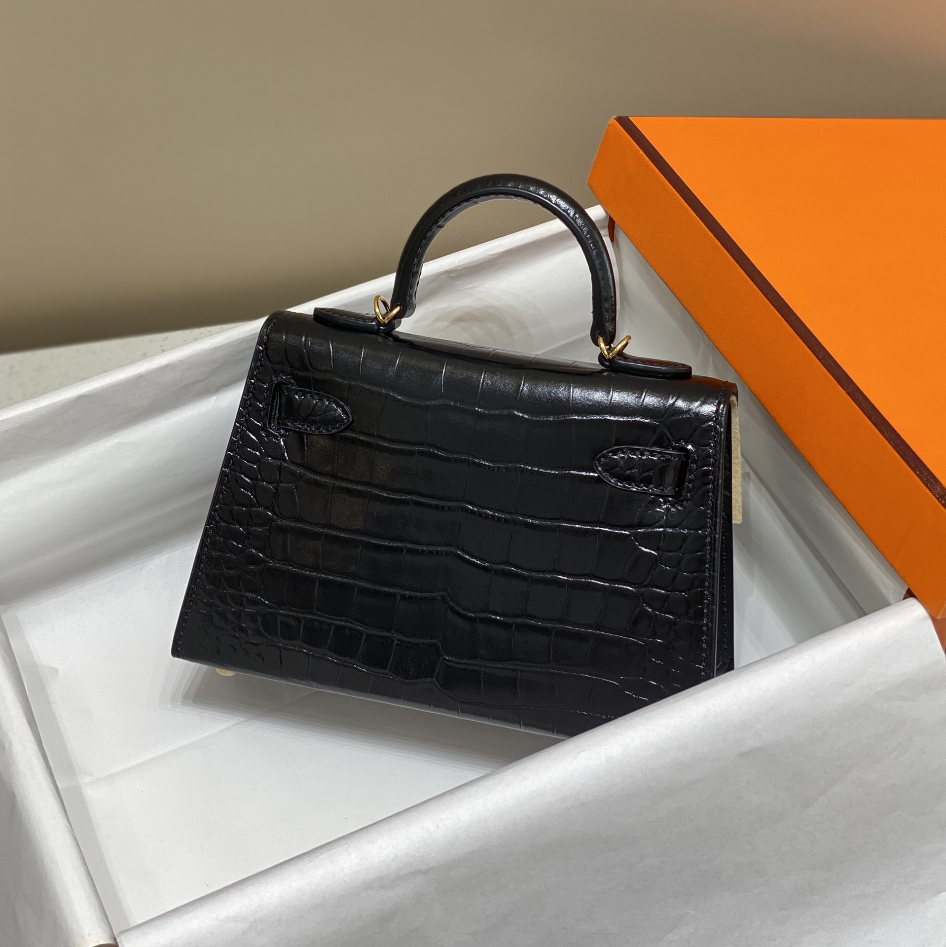 Hermes Mini Kelly 19cm Black with Gold Crocodile