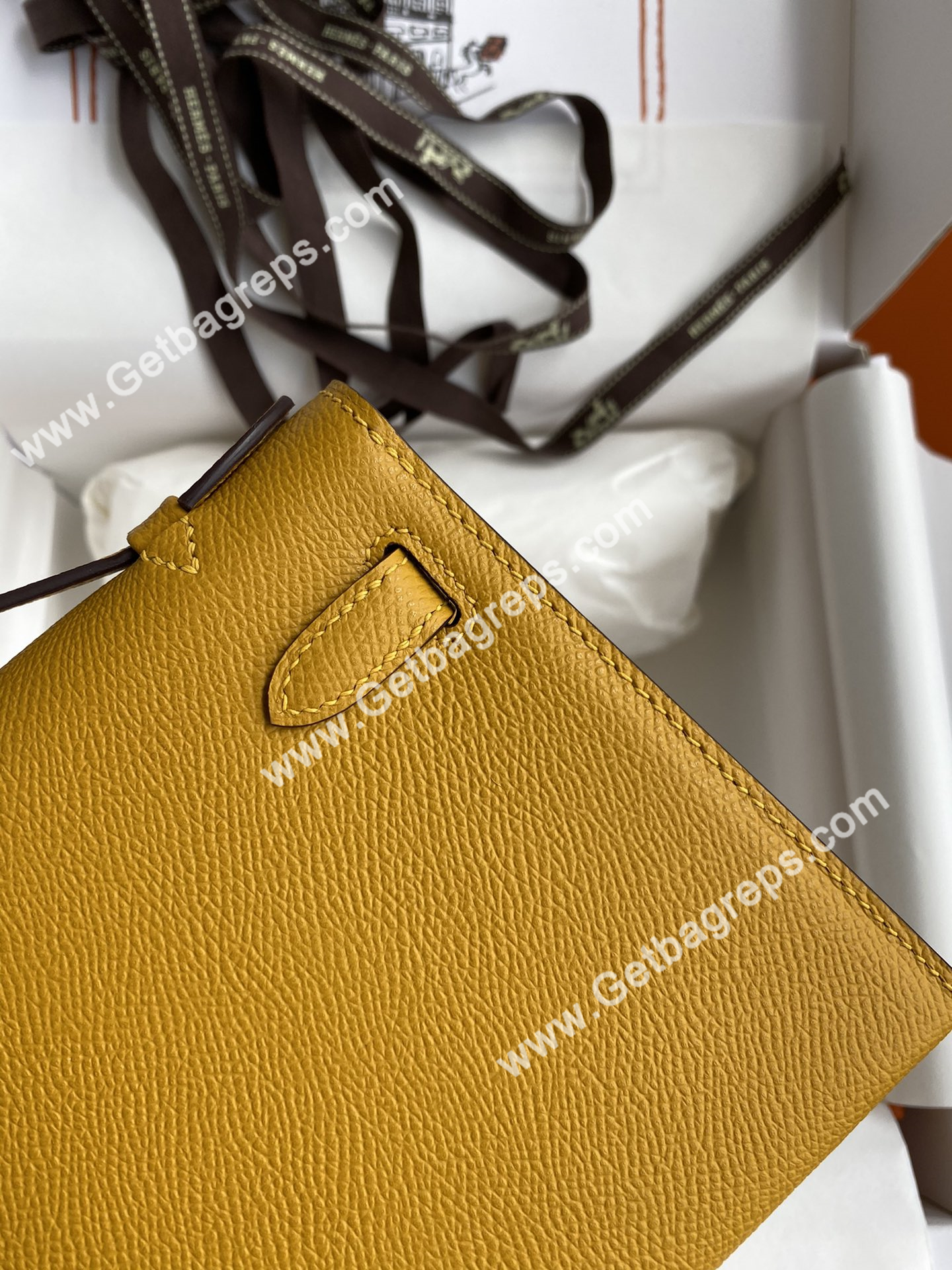 Kelly 22cm Epsom Amber With Gold