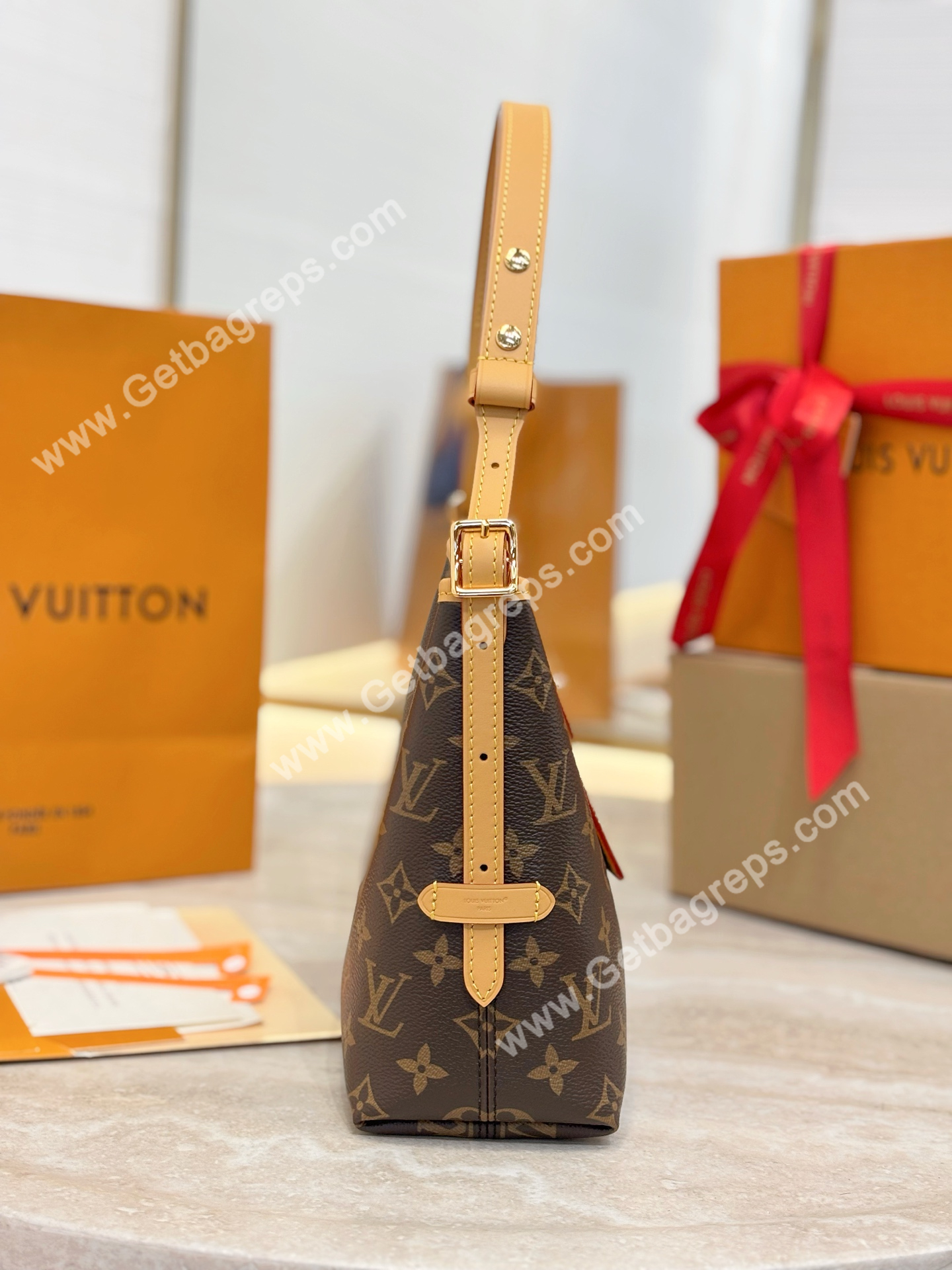 LV M28101 Carryall East West Monogram