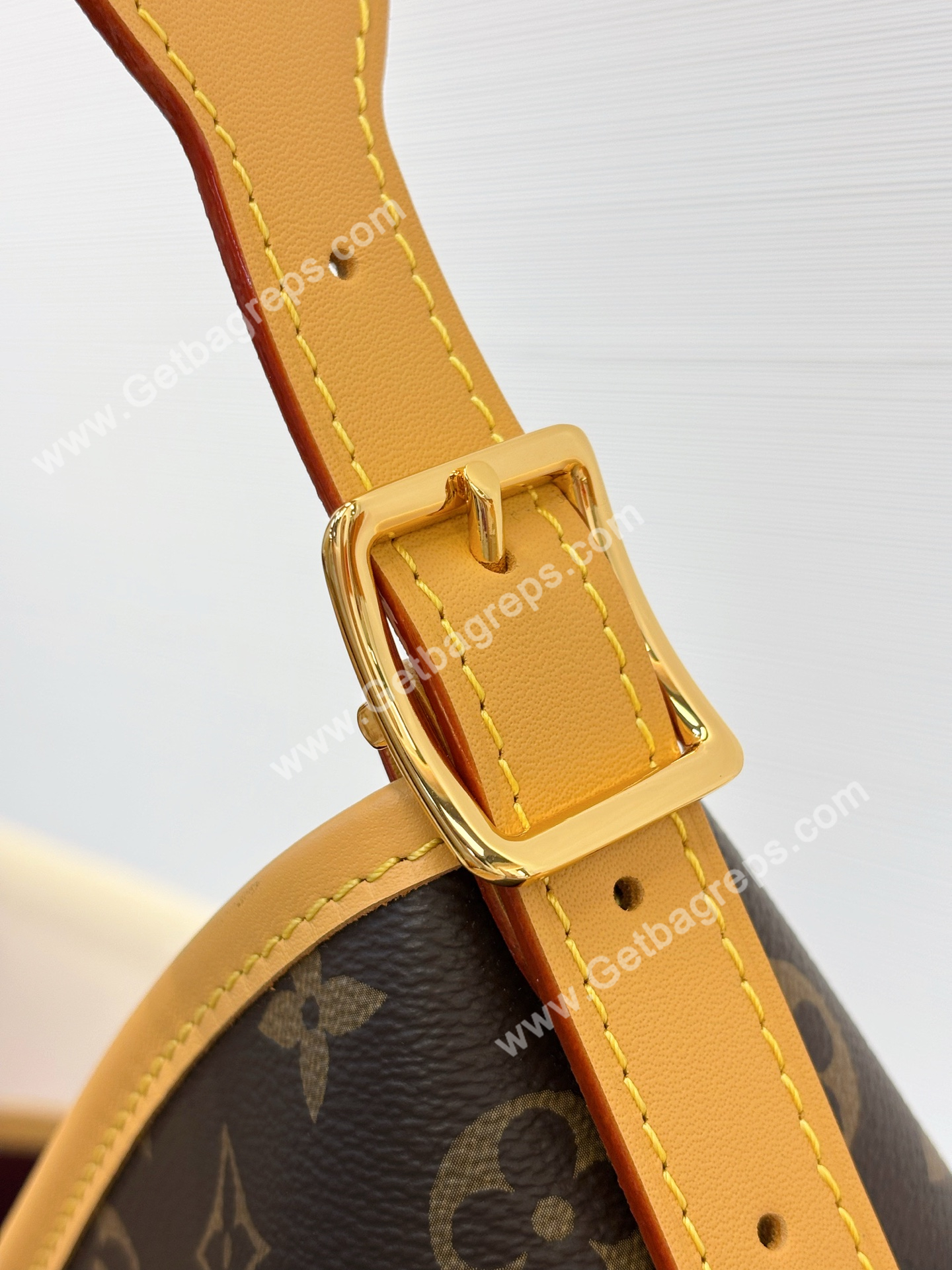 LV M46197 Carryall Monogram Canvas MM Hobo Bag