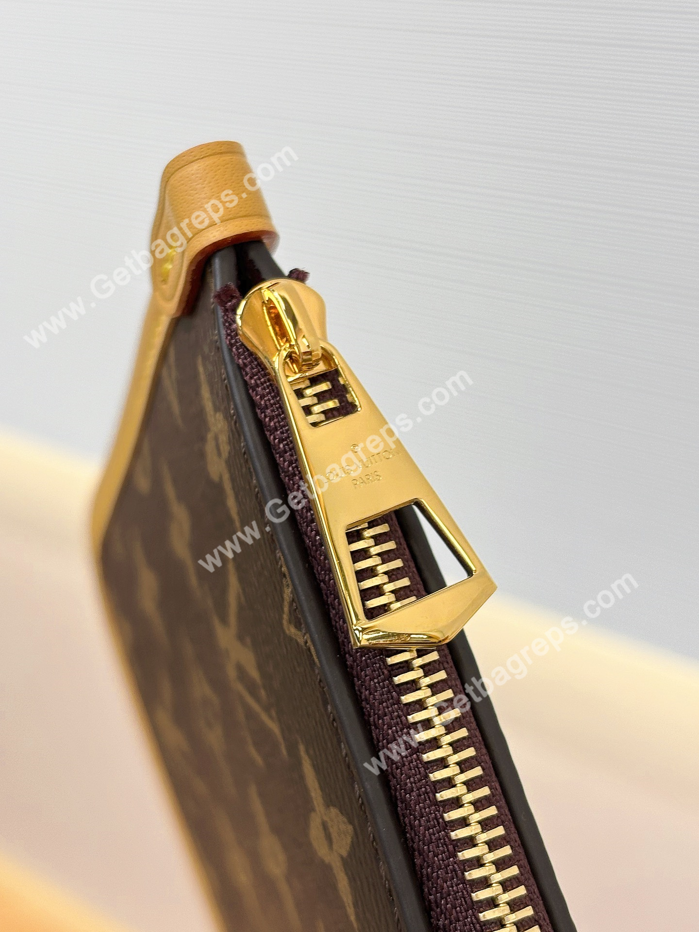 LV M46197 Carryall Monogram Canvas MM Hobo Bag