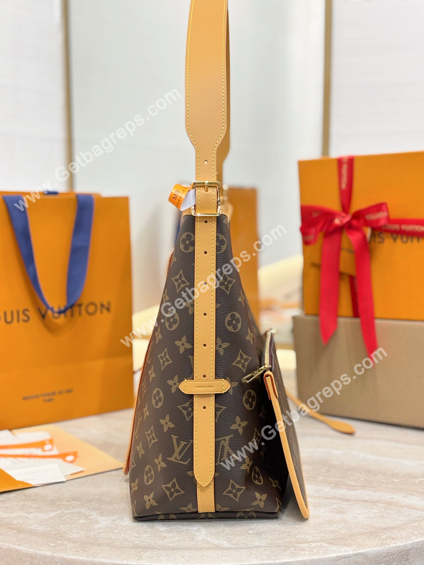 LV M46197 Carryall Monogram Canvas MM Hobo Bag