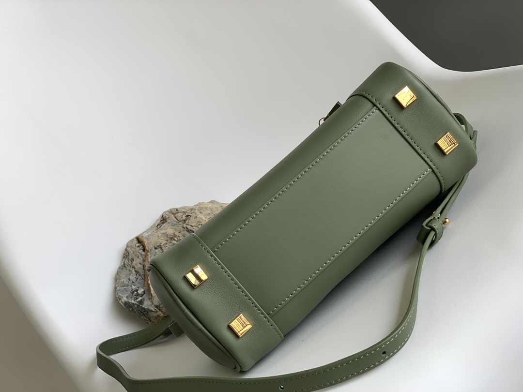 Loewe Amazona 19 Square Bag in Nappa Calfskin Green