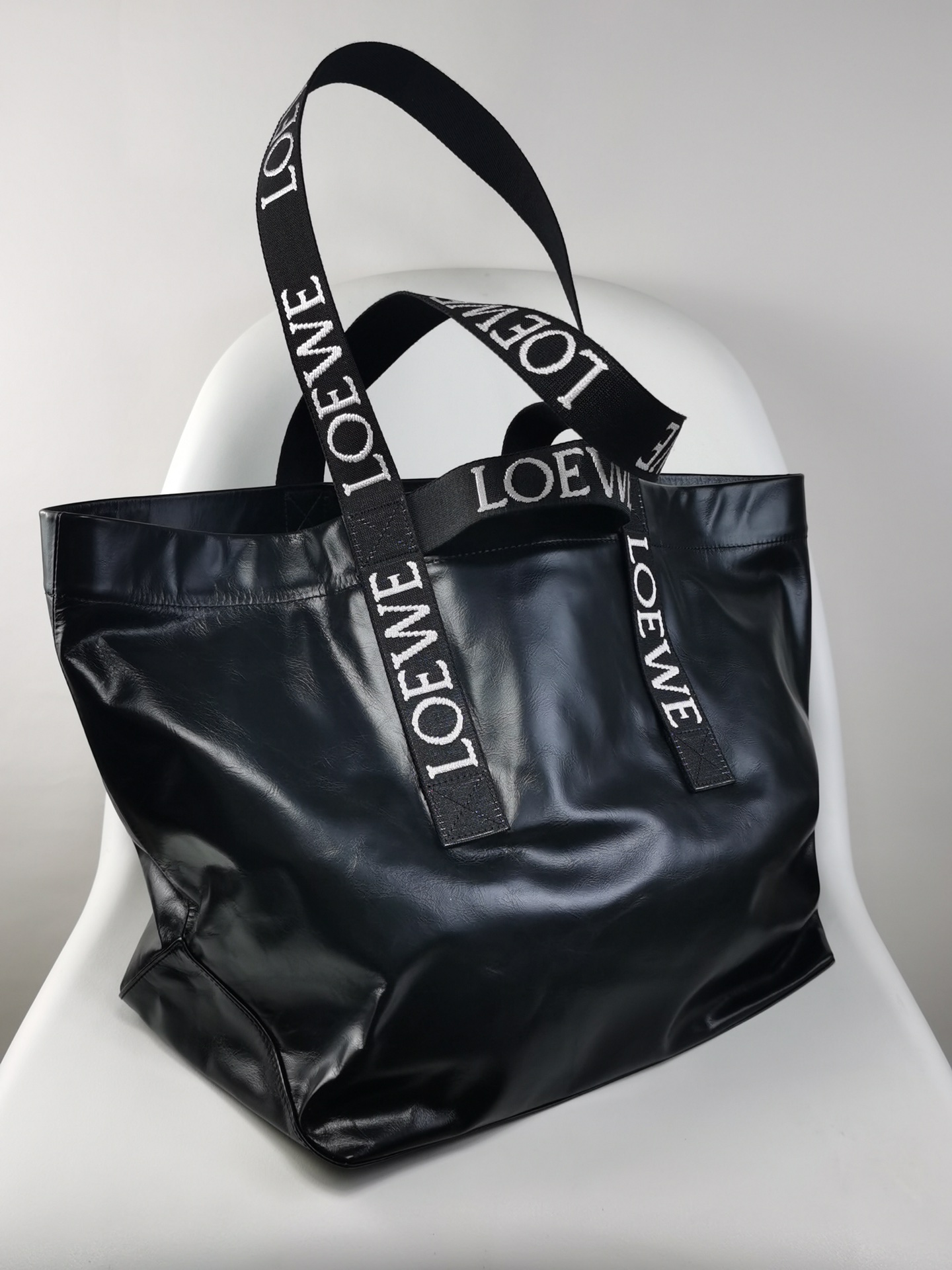 Loewe Fold Shopper in Paper Calfskin Black – Replica Luxury Brand ...