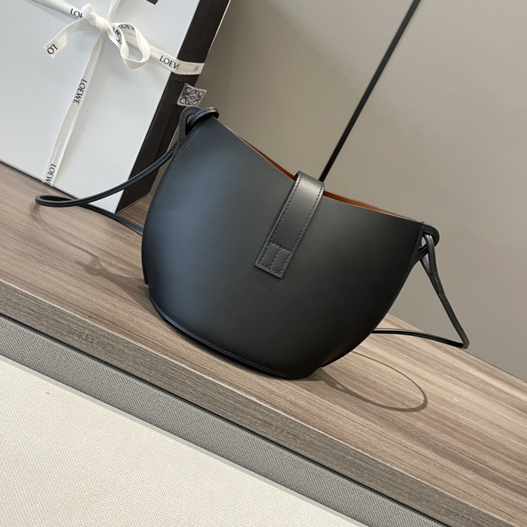 Loewe Moulded Bucket bag in Calfskin Black