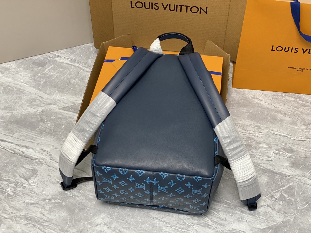 Louis Vuitto M46557 Discovery Backpack Calf Leather Blue