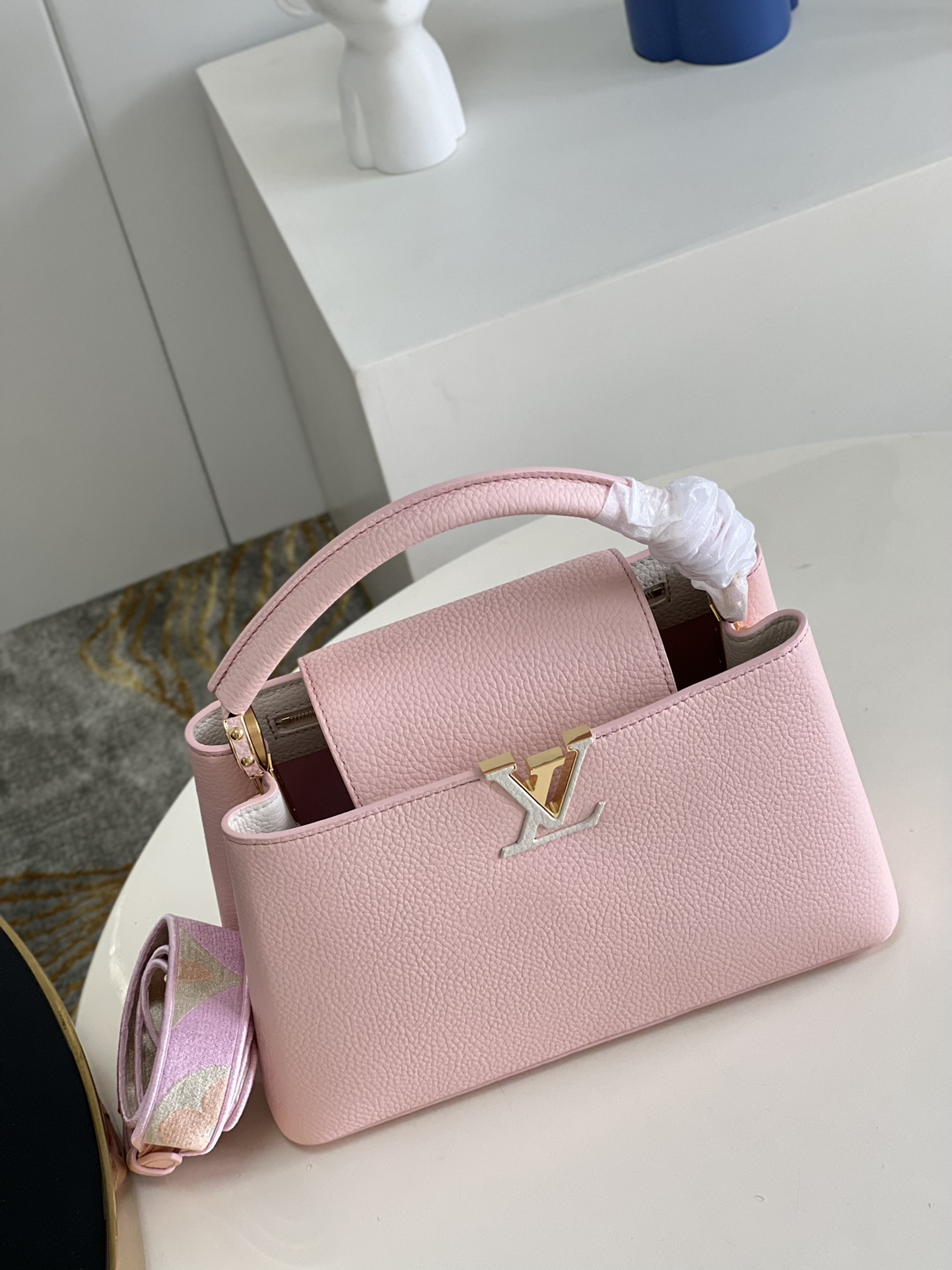 Louis Vuitton Capucines MM Handbag  Taurillon Leather Pink M59597