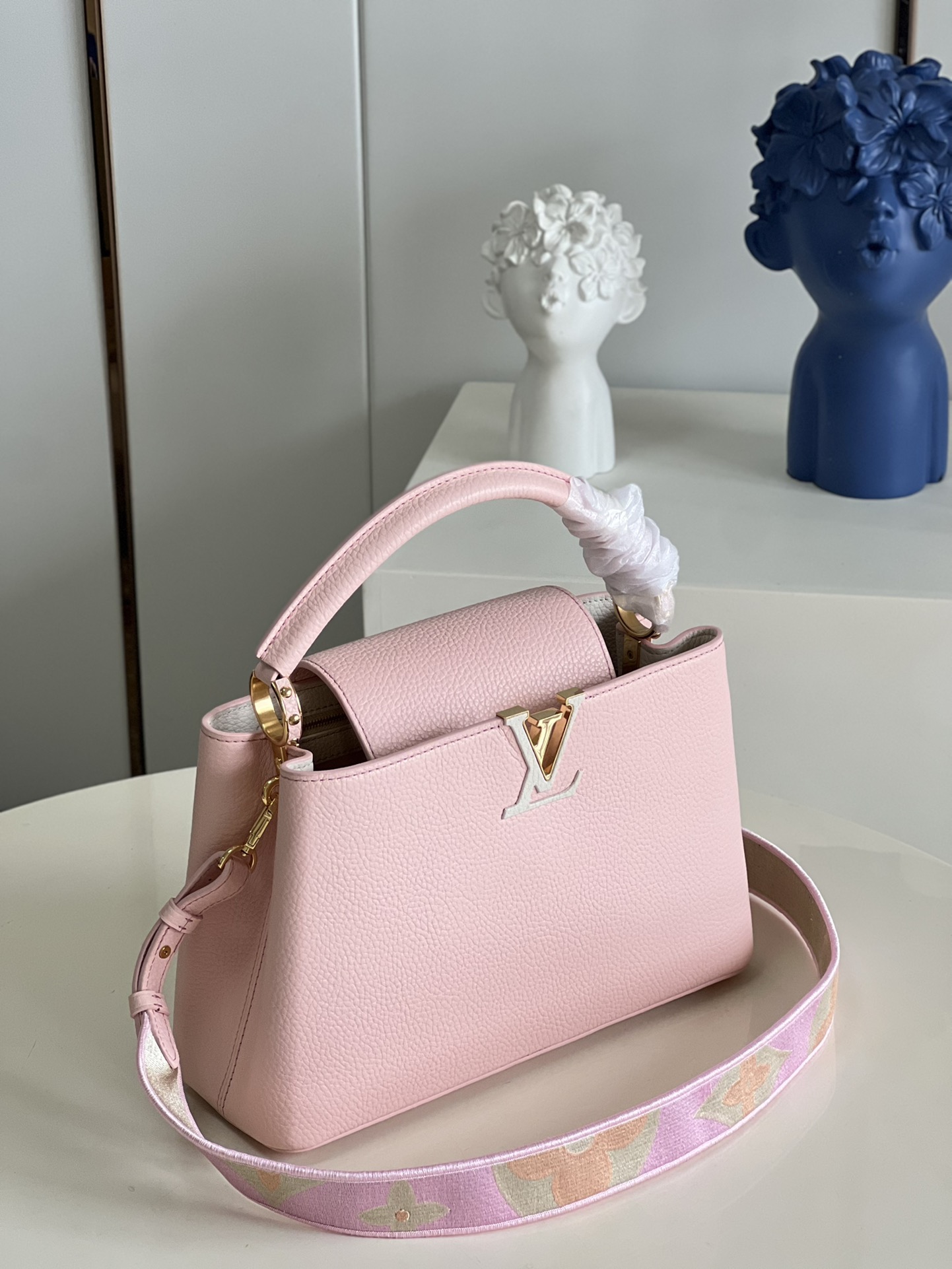 Louis Vuitton Capucines MM Handbag  Taurillon Leather Pink M59597