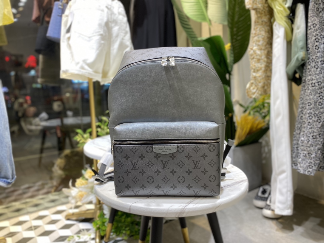 Louis Vuitton Discovery Backpack PM Taiga Leather M30835