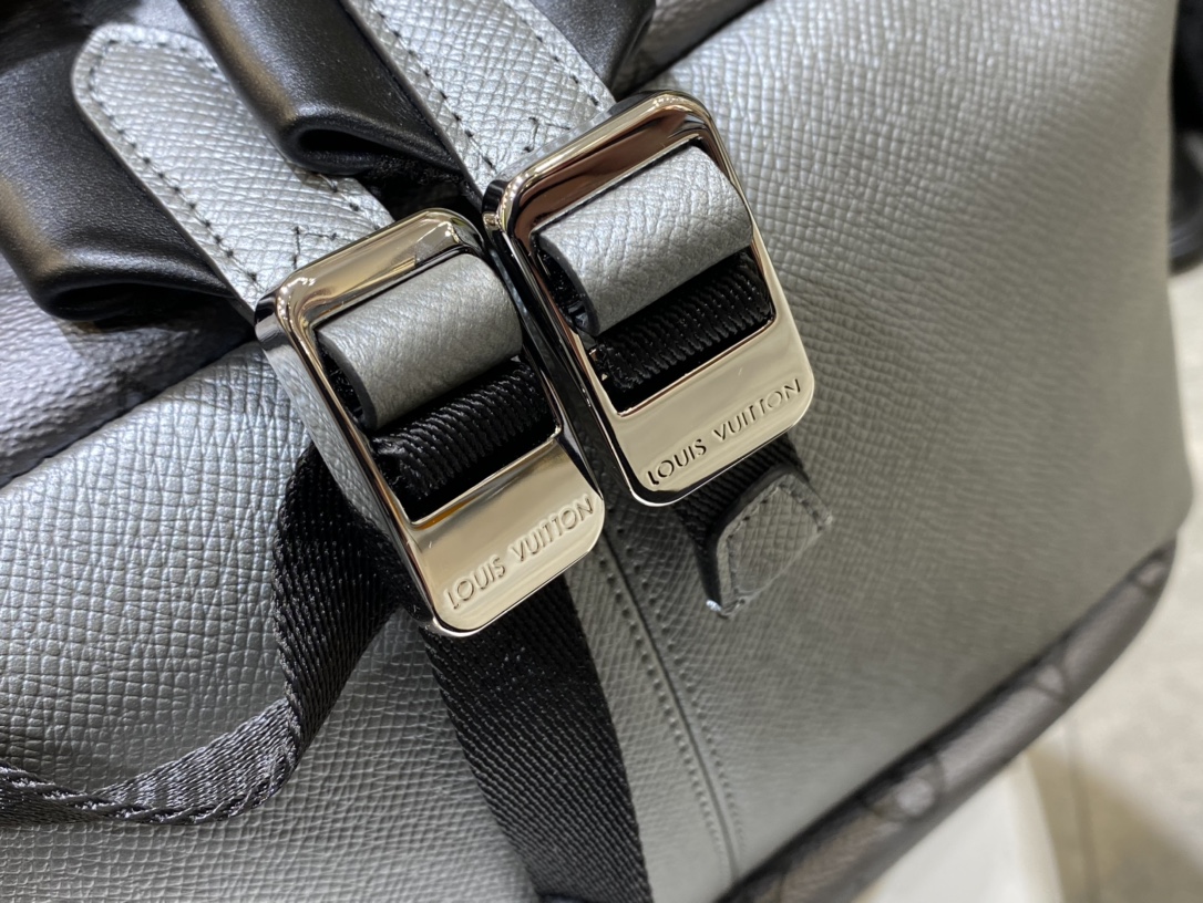 Louis Vuitton Discovery Backpack PM Taiga Leather M30835