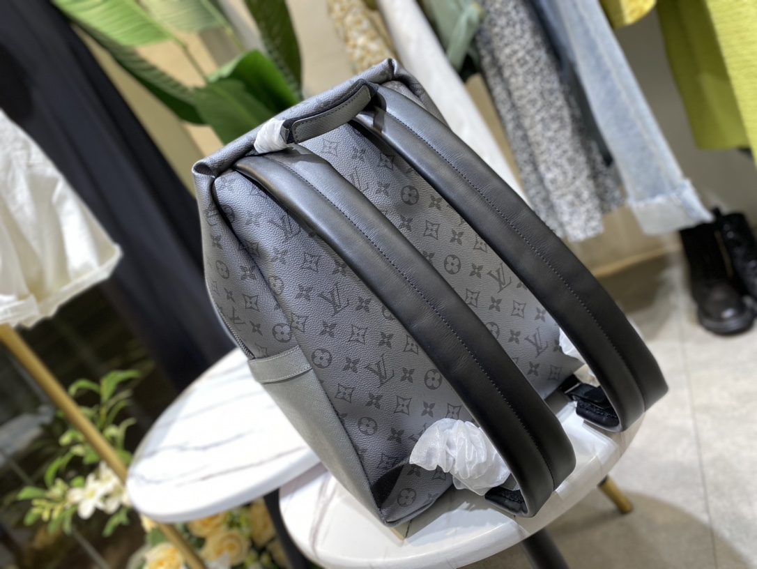 Louis Vuitton Discovery Backpack PM Taiga Leather M30835