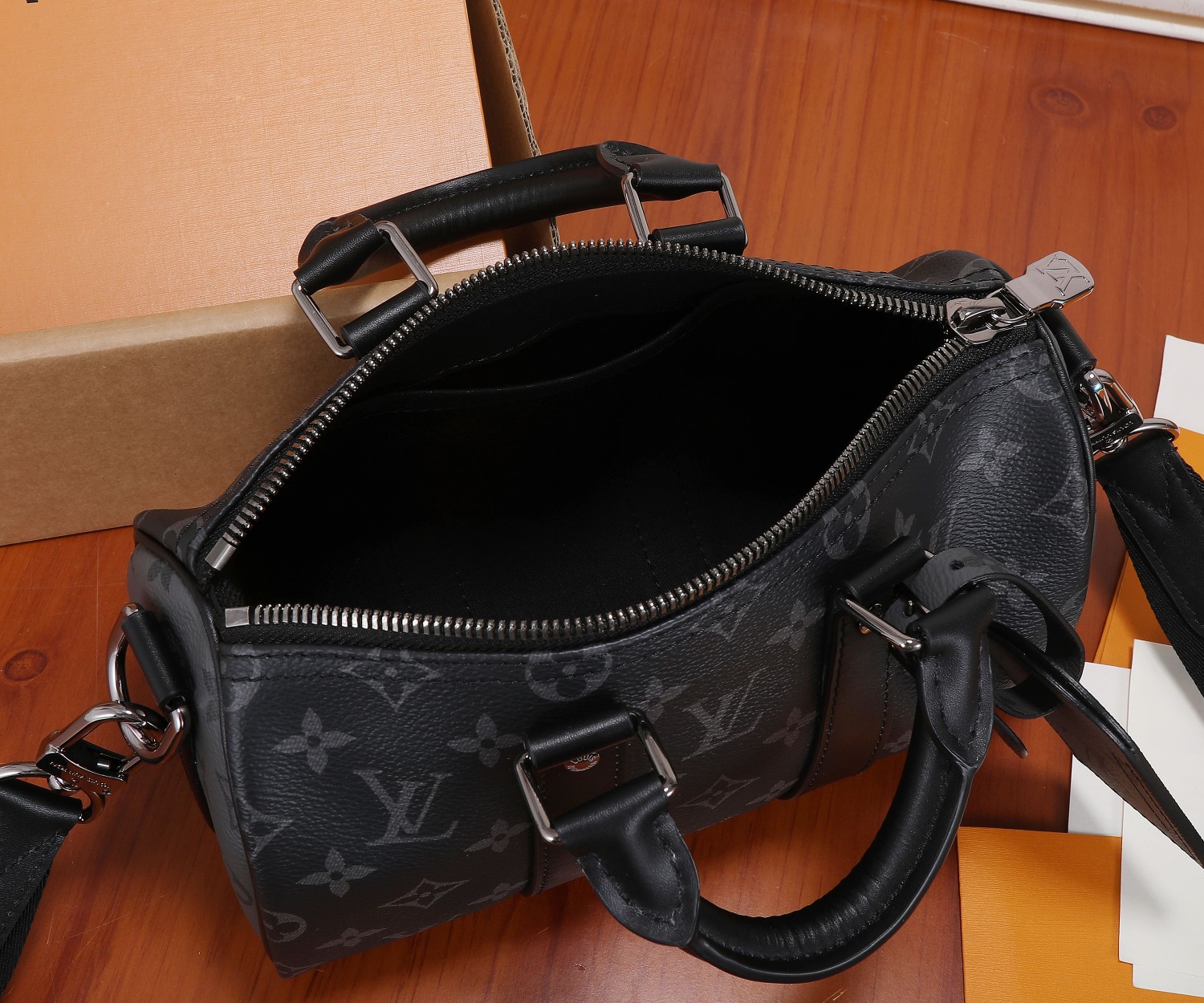 Louis Vuitton KEEPALL BANDOULIERE 25 M46271