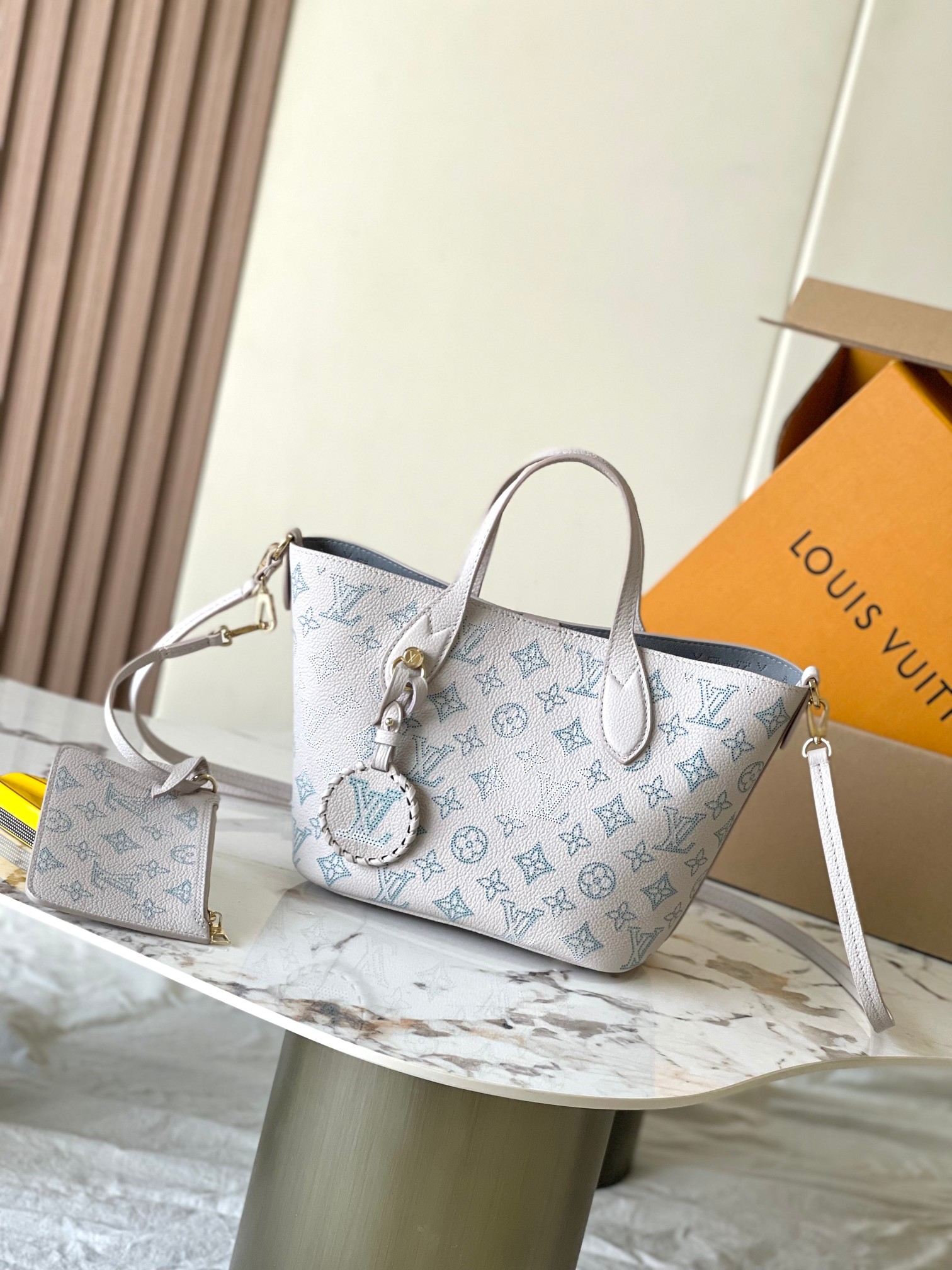 Louis Vuitton M12088 Bella Blossom PM Brume Gray