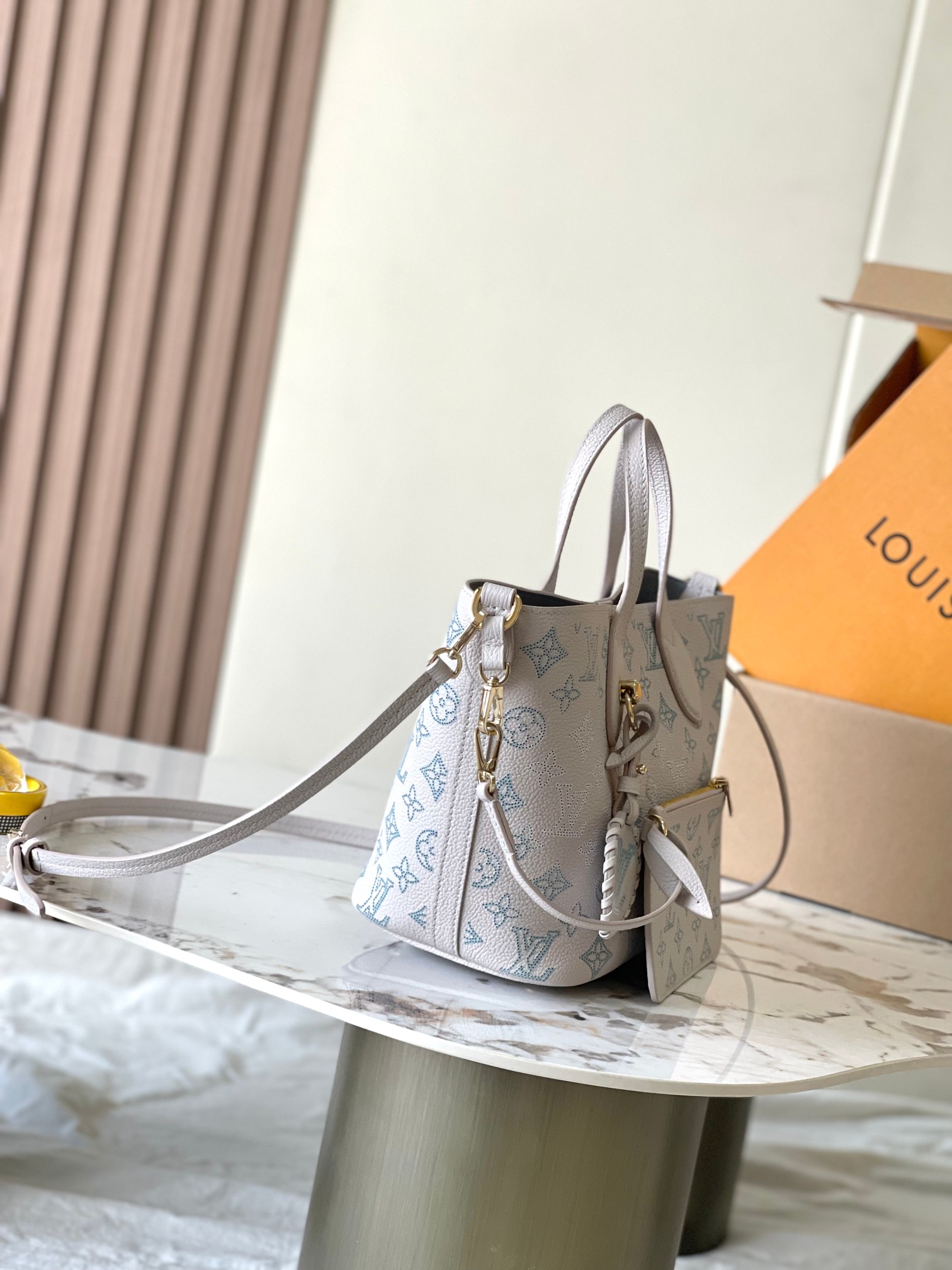 Louis Vuitton M12088 Bella Blossom PM Brume Gray