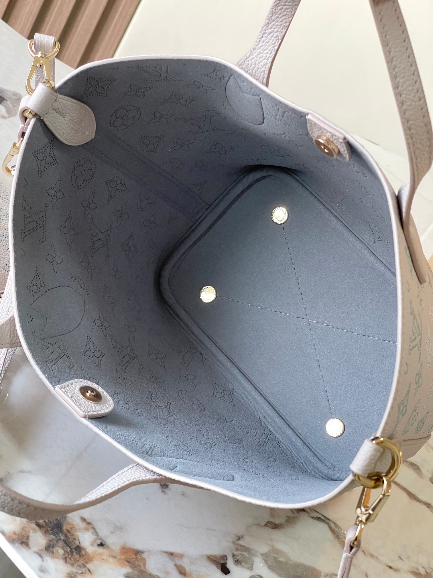 Louis Vuitton M12088 Bella Blossom PM Brume Gray