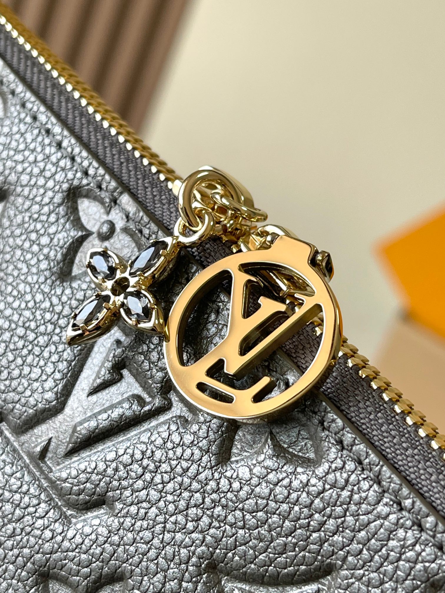 Louis Vuitton M12174 Pochette Sevres Gun Metal