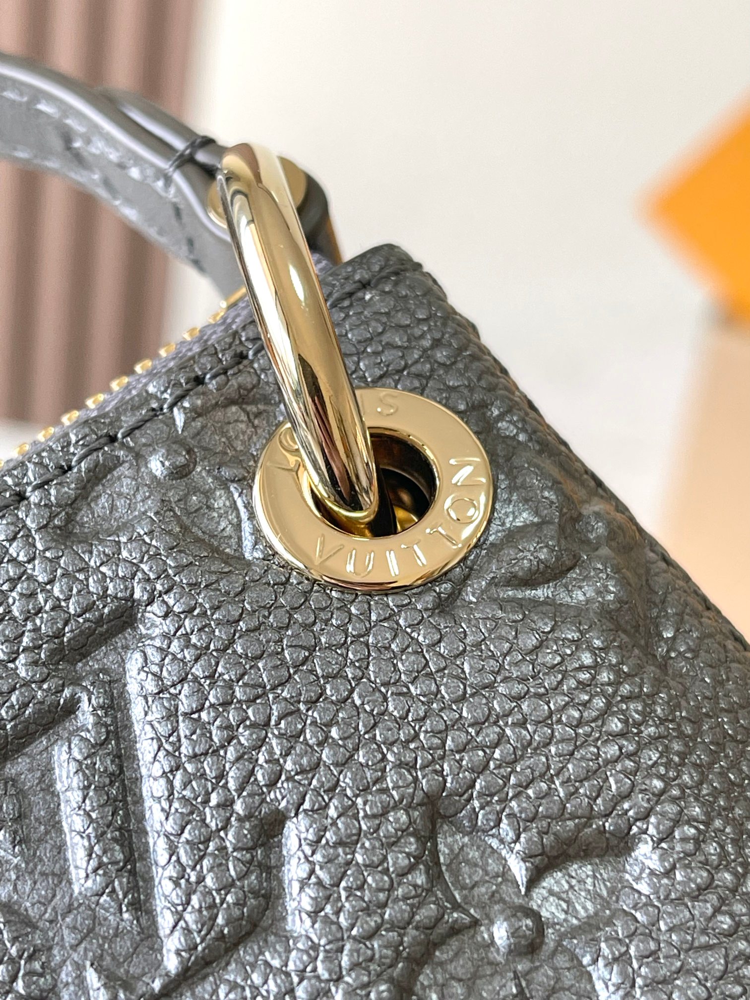 Louis Vuitton M12174 Pochette Sevres Gun Metal