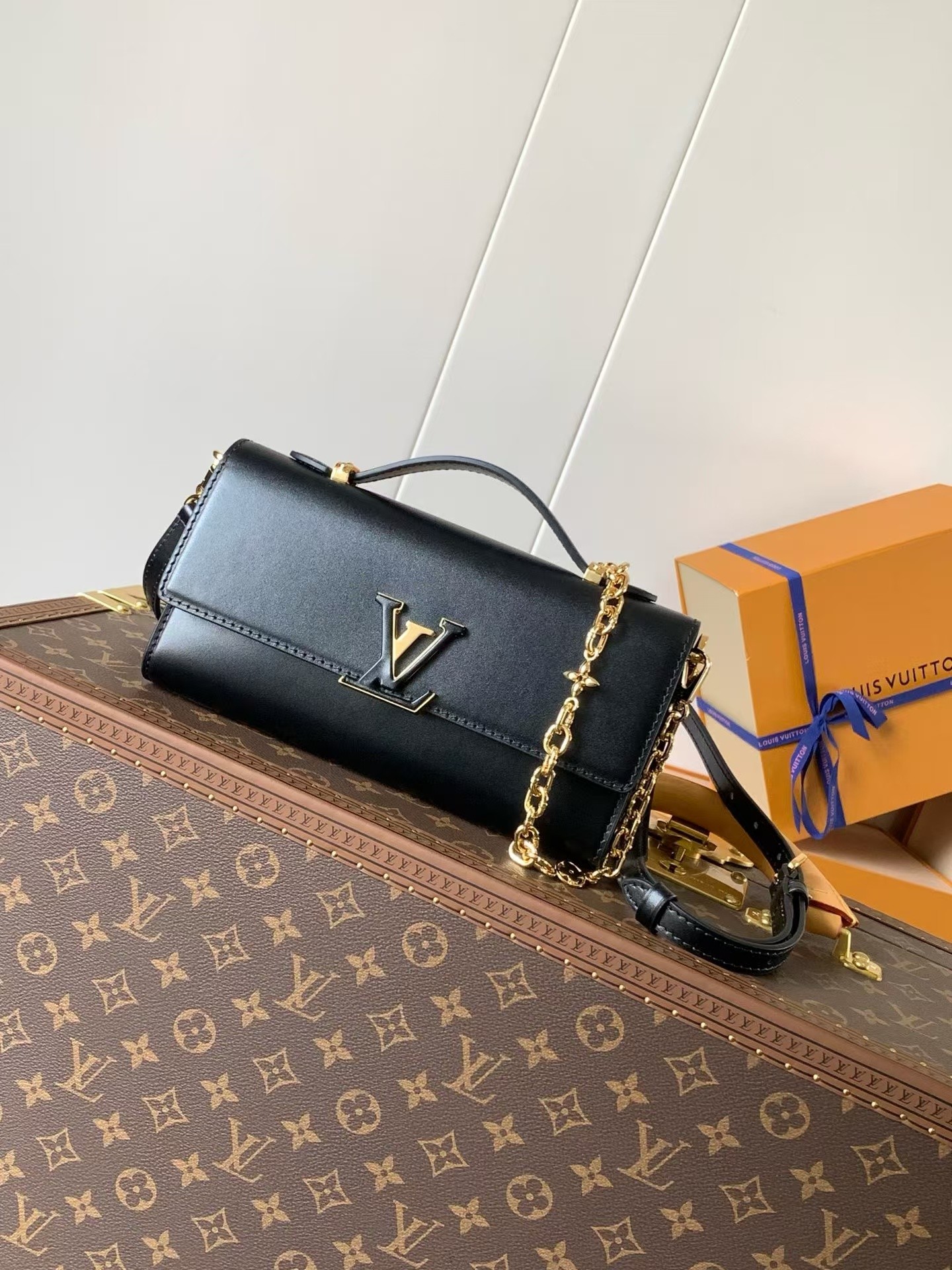 Louis Vuitton M12405 Wallet On Chain Capucines Calf Leather Black