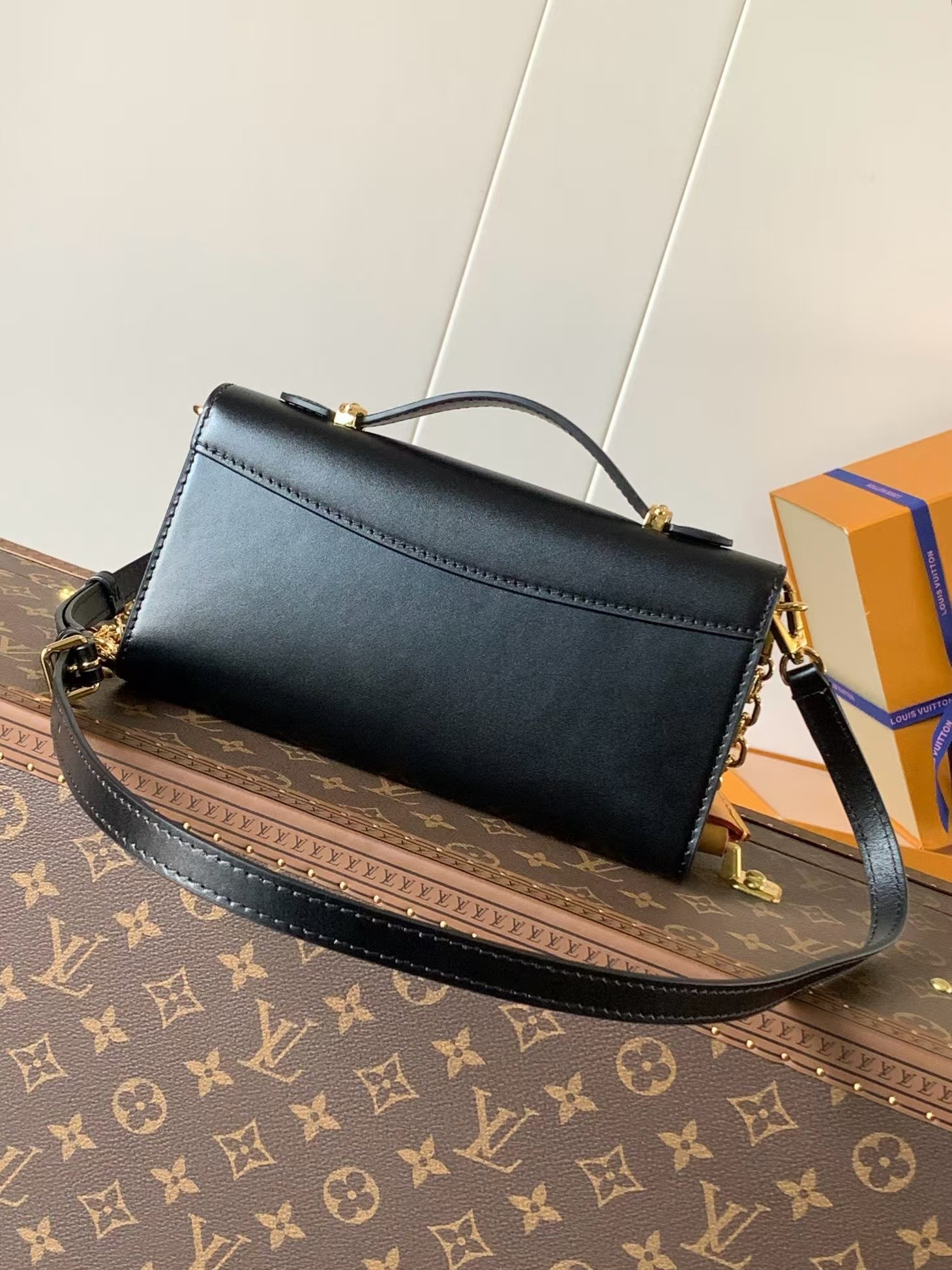 Louis Vuitton M12405 Wallet On Chain Capucines Calf Leather Black