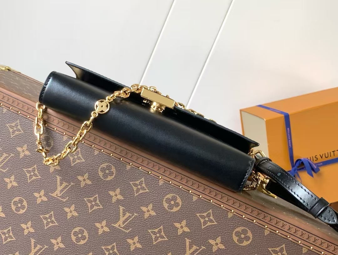 Louis Vuitton M12405 Wallet On Chain Capucines Calf Leather Black