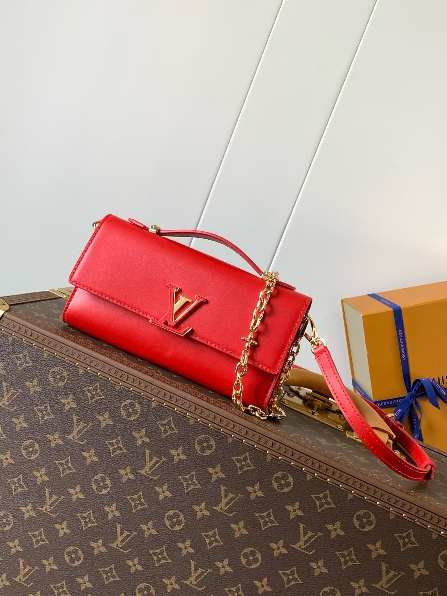 Louis Vuitton M12405 Wallet On Chain Capucines Calf Leather Red