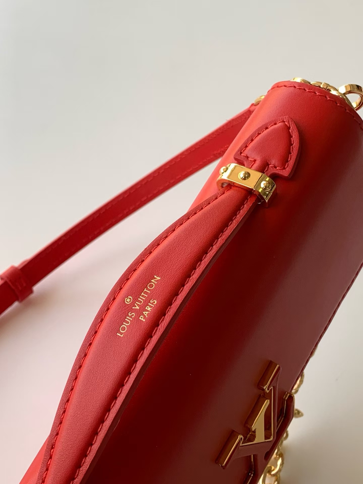 Louis Vuitton M12405 Wallet On Chain Capucines Calf Leather Red
