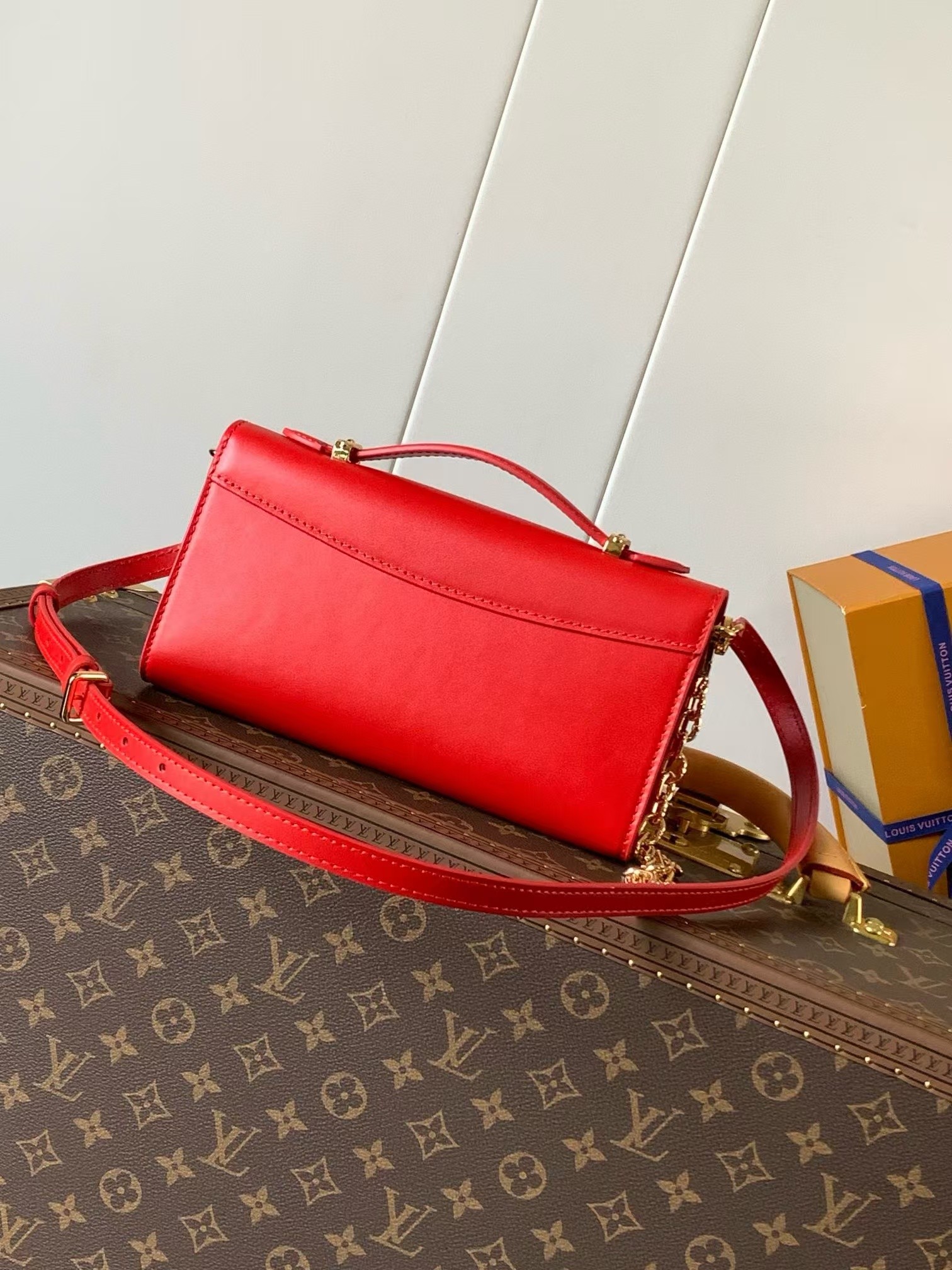 Louis Vuitton M12405 Wallet On Chain Capucines Calf Leather Red