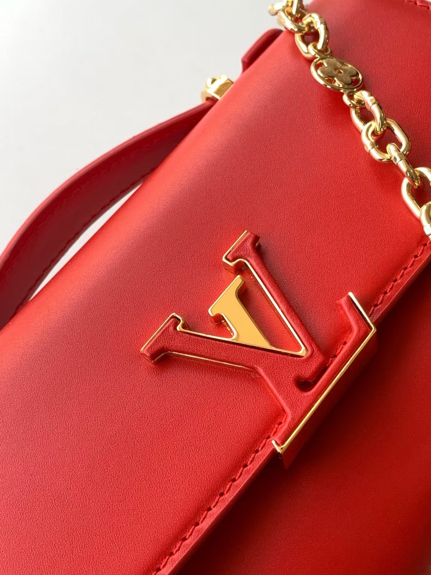 Louis Vuitton M12405 Wallet On Chain Capucines Calf Leather Red