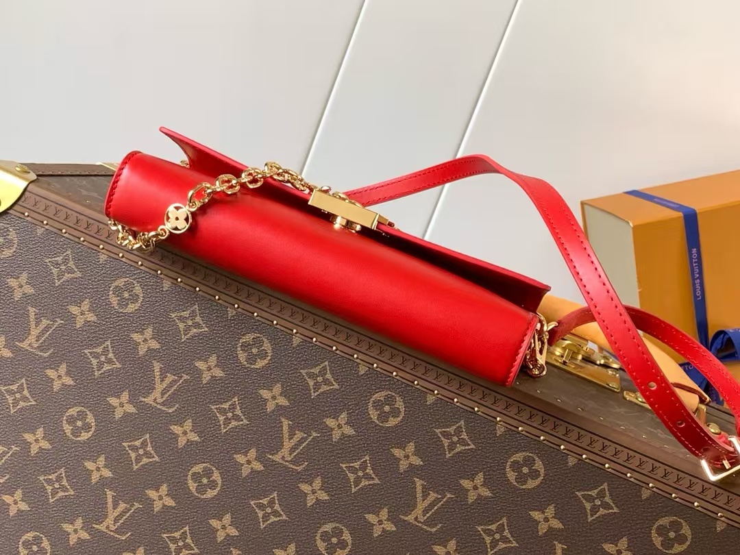 Louis Vuitton M12405 Wallet On Chain Capucines Calf Leather Red