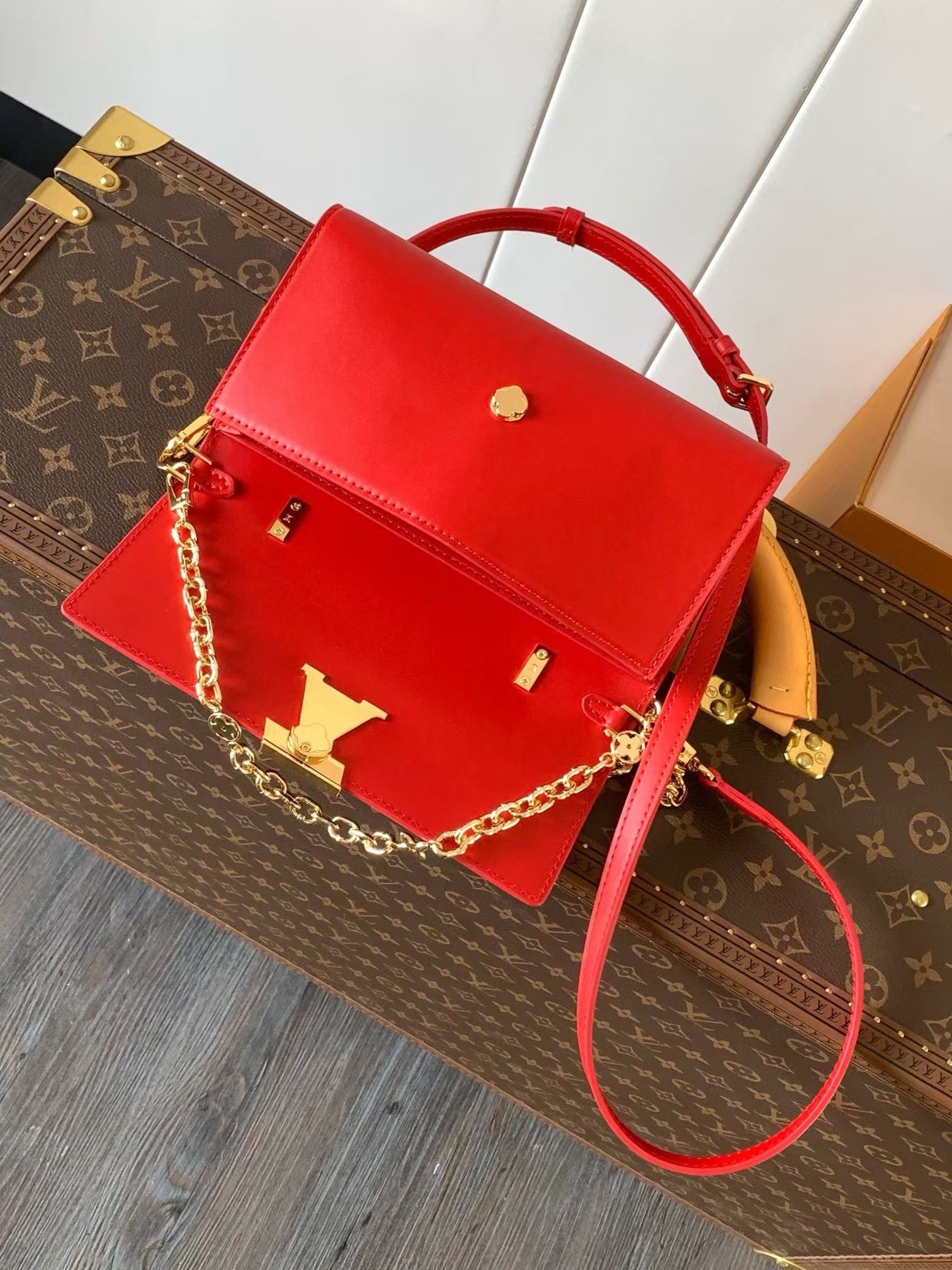 Louis Vuitton M12405 Wallet On Chain Capucines Calf Leather Red