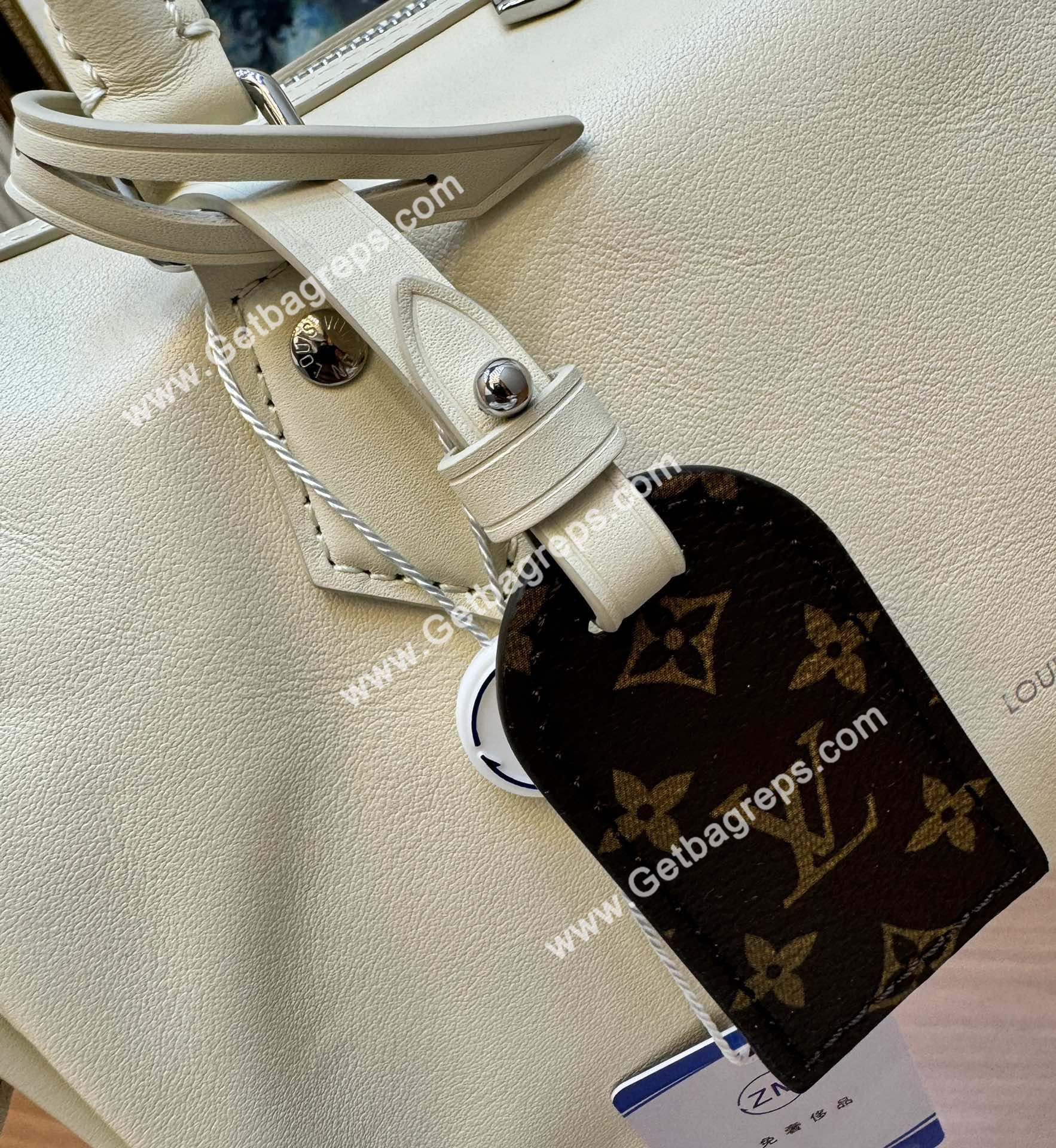 Louis Vuitton M12965 Speedy Cargo Vibe White