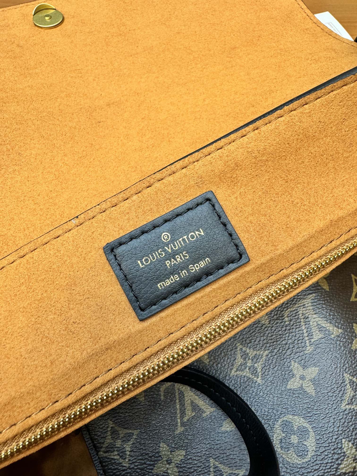 Louis Vuitton M13148 Low Key Messenger Black Calf Leather