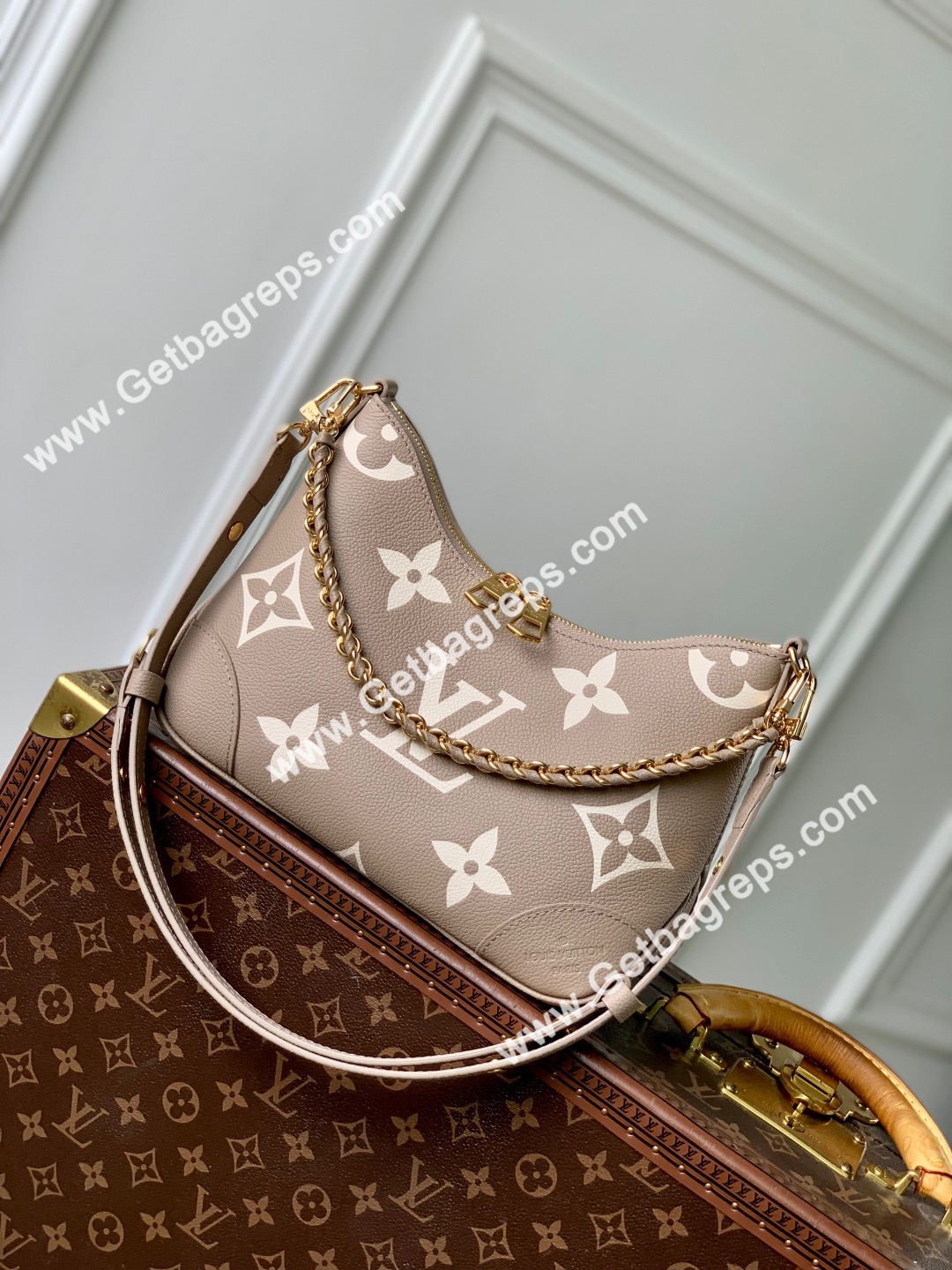 Louis Vuitton M13224 Boulogne PM Embossed Grained Cowhide Leather Dove Gray and Cream