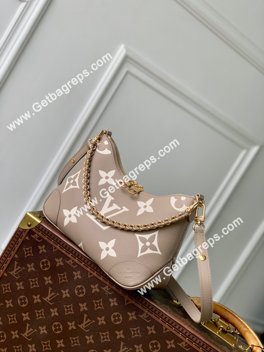 Louis Vuitton M13224 Boulogne PM Embossed Grained Cowhide Leather Dove Gray and Cream