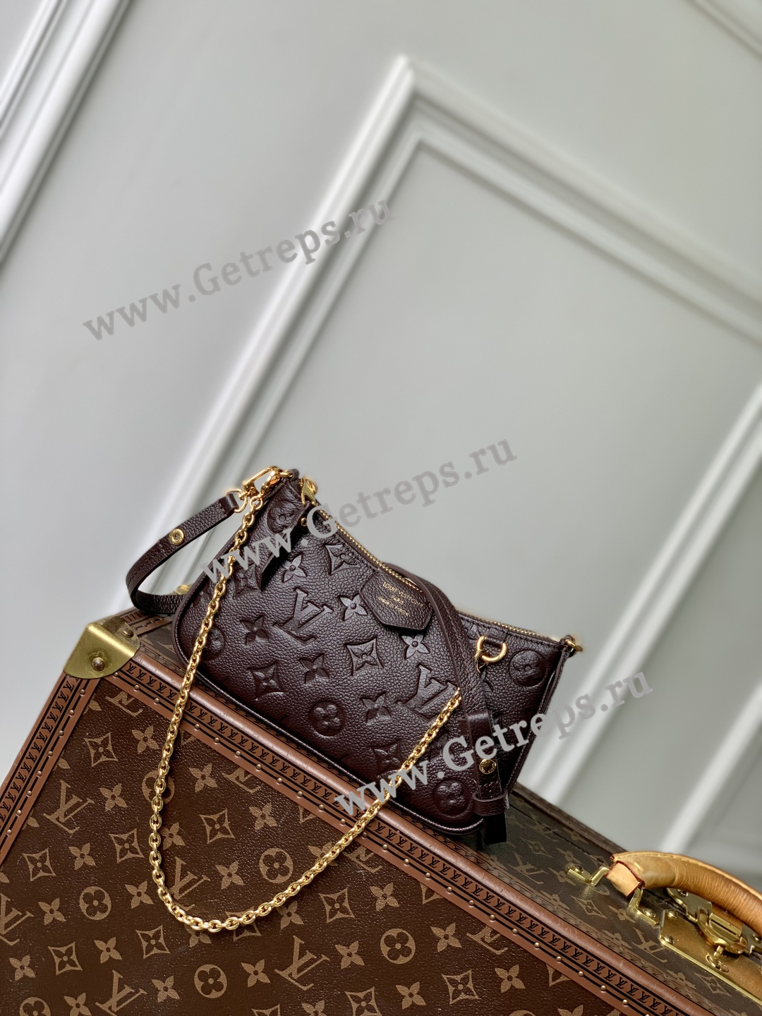 Louis Vuitton M13614 Easy Pouch Embossed Grained Cowhide Leather Brown