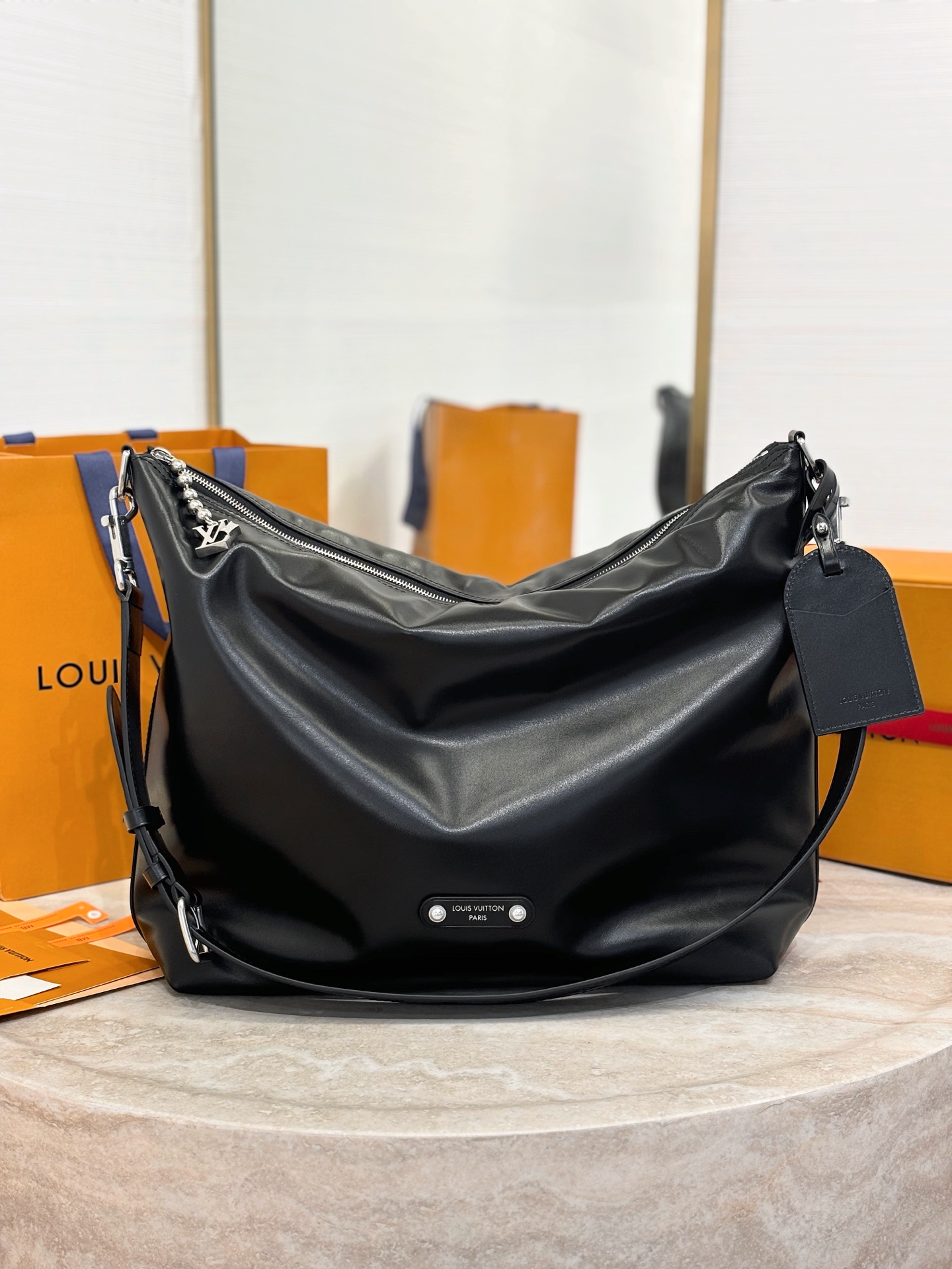 Louis Vuitton M13986 Vagabond Hobo Black Calf leather